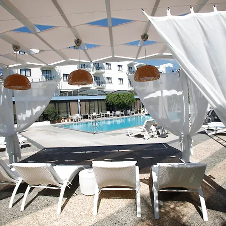阿内密套房公寓式酒店 酒店 Paphos