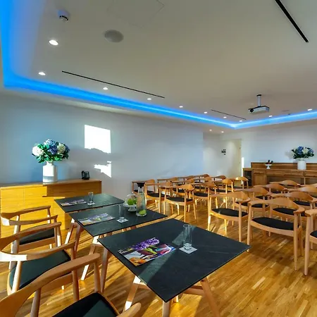 阿内密套房公寓式酒店 4*